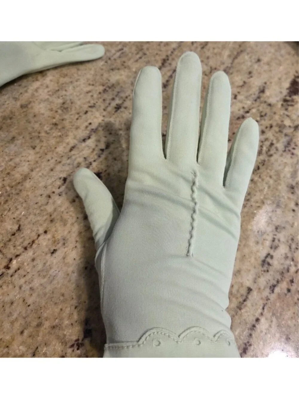 Vintage Womens Size L/XL 7.5 Green Nylon Formal Short Gloves Scallop Edge
